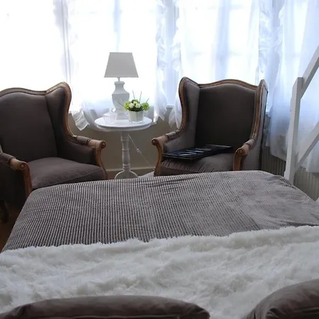 Demeure Des Buis Bed & Breakfast 3*